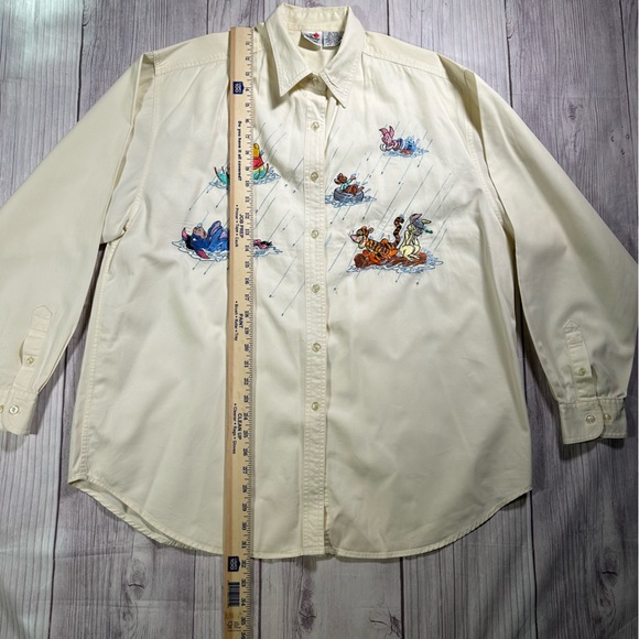 Vintage Disney Winnie the Poo Playing in the Rain Men’s Embroidered Button Down - Picture 4 of 8